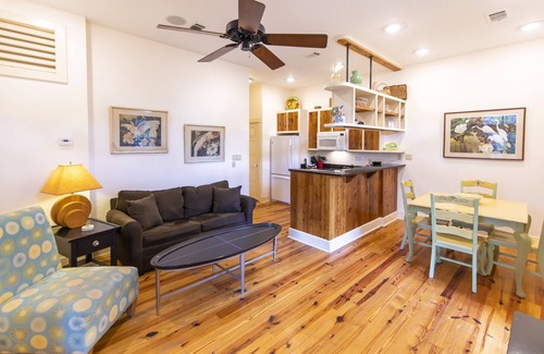 Grayton Beach Cama Y Desayuno | Hibiscus Coffee & Guesthouse