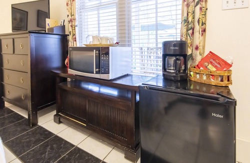 Grayton Beach Cama Y Desayuno | Hibiscus Coffee & Guesthouse