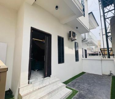 Ofin Apartamento | Hibiscus Empire