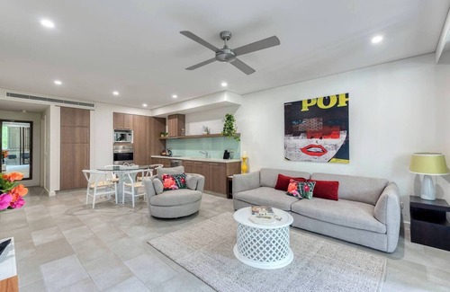 Palm Cove Complejo | Hibiscus Haven Resort style Chic by the Beach