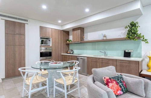 Palm Cove Complejo | Hibiscus Haven Resort style Chic by the Beach