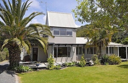 Matapouri Cabaña | Hibiscus - Matapouri Holiday Home