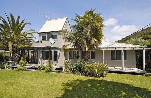 Matapouri Cabaña | Hibiscus - Matapouri Holiday Home