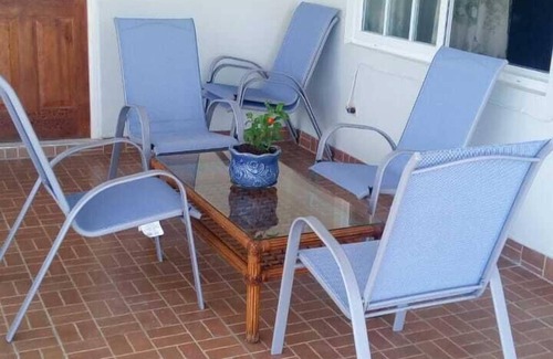 Greenwood Casa | Hibiscus Place es su hogar lejos del hogar. ¡Toda la propiedad está disponible para usted!
