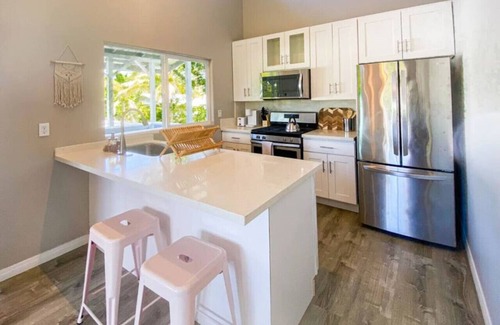 Keaau Apartamento | Hibiscus Retreat, Full Kitchen, Lanai, Parking