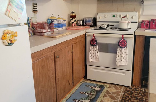 Folkston Casa | Hickey Manor, isolated and comfortable. Great for large family.