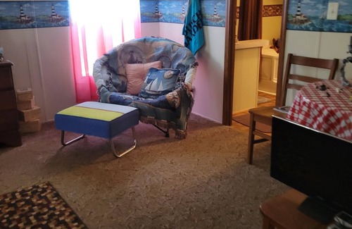 Folkston Casa | Hickey Manor, isolated and comfortable. Great for large family.