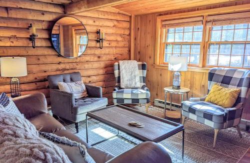 Lake Harmony Casa | Hickory Cabin by AvantStay Firepit Hot Tub Game Room Great Location
