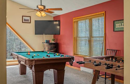 Albrightsville Casa | Hickory Haven by AvantStay Hot Tub Game Room Theater Deck