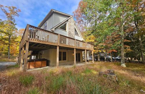 Albrightsville Casa | Hickory Haven by AvantStay Hot Tub Game Room Theater Deck