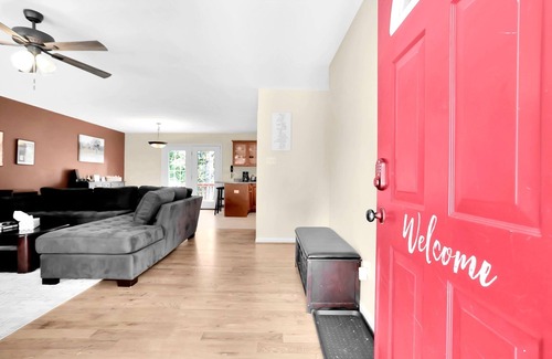 Mount Jackson Casa | Hickory House - Mountain home with Hiking, Wineries, Hot tub & more!