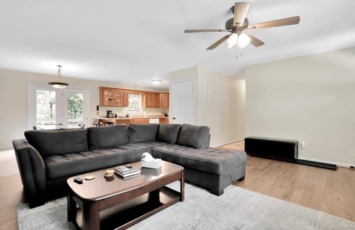 Mount Jackson Casa | Hickory House - Mountain home with Hiking, Wineries, Hot tub & more!