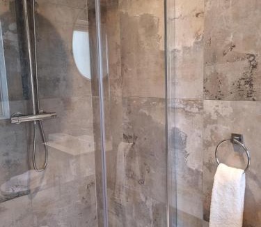 Malahide Casa | Hidden Acres- Deluxe Double & Single Room