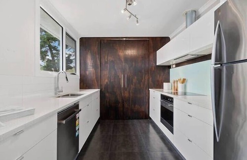 Blackmans Bay Casa | Hidden Bay Retreat 15 Min to Hobart, 5 Bed,3 Bath
