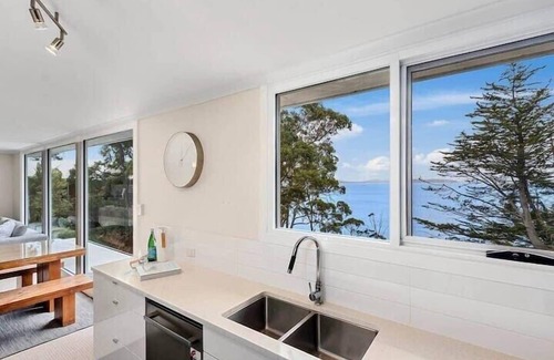 Blackmans Bay Casa | Hidden Bay Retreat 15 Min to Hobart, 5 Bed,3 Bath