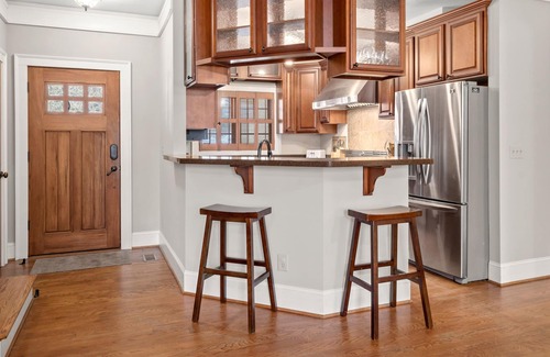 Asheville Casa | Hidden Creek Lodge; refugio de lujo en la puerta del centro de Asheville; HOT TUB, Game Rm, LUJO!