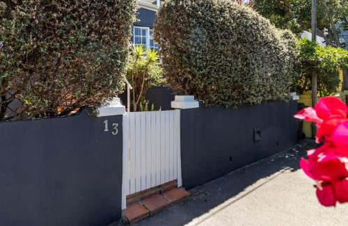Cape Town City Centre Casa | Hidden De Waterkant Cottage with Tranquil Garden