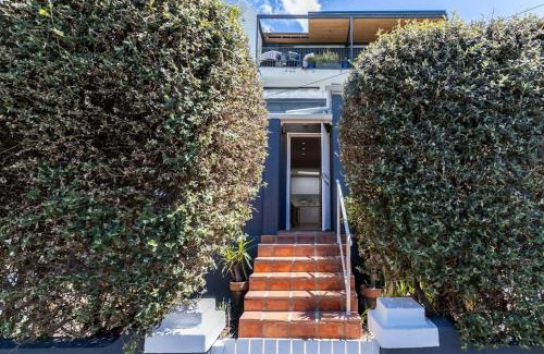 Cape Town City Centre Casa | Hidden De Waterkant Cottage with Tranquil Garden