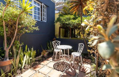 Cape Town City Centre Casa | Hidden De Waterkant Cottage with Tranquil Garden