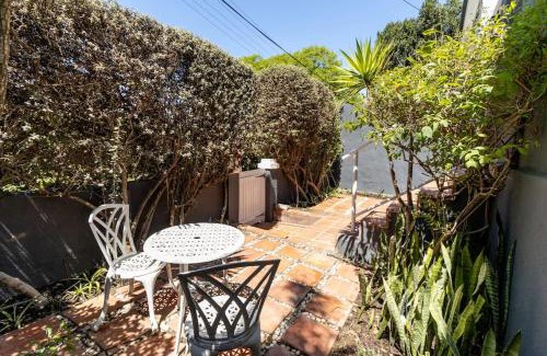 Cape Town City Centre Casa | Hidden De Waterkant Cottage with Tranquil Garden