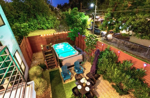 Swede Hill Casa | Hidden Downtown Gem- SwimSpa&FreeParking& Rooftop DT View; Walk2 Moody&UT&6th St