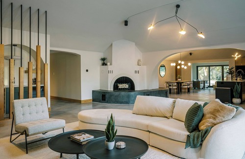 Driftwood Casa | Hidden Eco-Luxe Earth Home Retreat in the Heart of Hill Country