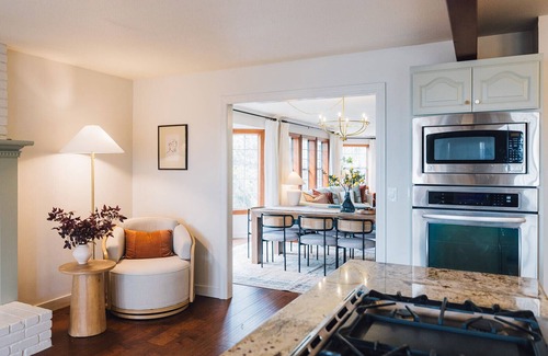 Oakhurst Cabaña | Dreamy Forest Castle Sleeps 16: Dome, Views Games, Theater, Spa, Sauna
