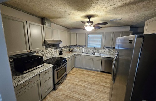Houston County Casa | Hidden Gem - 3BD, 2FB w/Jacuzzi + Pool Table