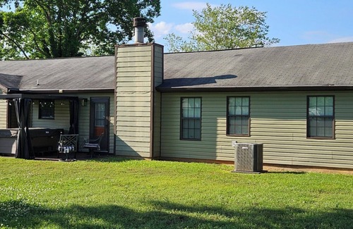 Houston County Casa | Hidden Gem - 3BD, 2FB w/Jacuzzi + Pool Table