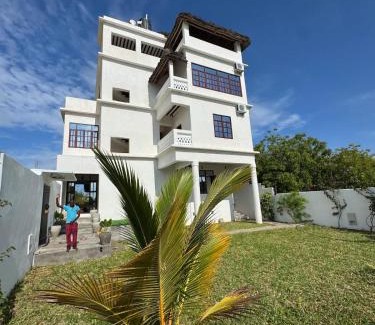 Shela Casa | Hidden Gem 5 Bed Villa in Shela with Pool and AC