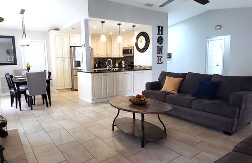 Country Oaks Casa | ❤️Hidden Gem Home in Sarasota w/ amenities by UTC Mall and Siesta Key