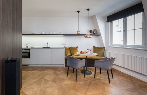 Prague 1 Apartamento | ❤️ Hidden gem in the heart of Prague | AC, King bed, heated floor, fast internet