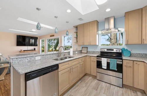 Northside Cabaña | Private Island Cottage, ② King Beds, 75" HDTV, Scenic Views