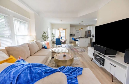 Piedmont Casa | Hidden Gem - Luxury Living - Walk Everywhere