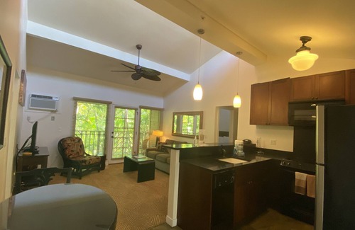 Historic Lahaina Front Street Condominio | Gema oculta de Aina Nalu! ¡Wi-Fi gratis! Unidad G209 Maravillosa ubicación tranquila!