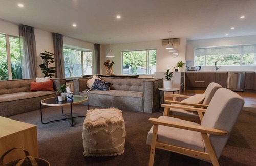 Halswell Casa | Hidden Gem of Christchurch - Sleeps 13