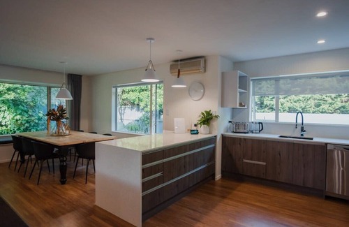 Halswell Casa | Hidden Gem of Christchurch - Sleeps 13