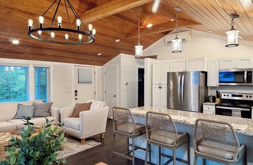 Bayshore Cabaña | Hidden gem on 4 acres w/hot tub
