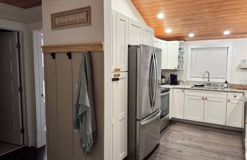 Bayshore Cabaña | Hidden gem on 4 acres w/hot tub
