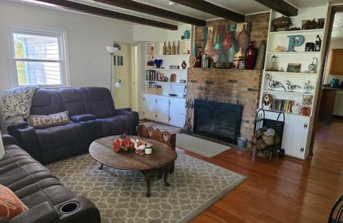 Linden Casa | Hidden Gem on Hidden Valley Lane