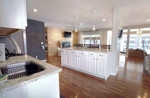 Bassett Casa | Lake Home con toneladas de comodidades * Interior actualizado por diseñador
