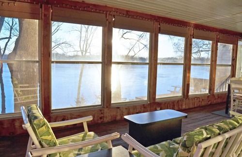 Bassett Casa | Lake Home con toneladas de comodidades * Interior actualizado por diseñador