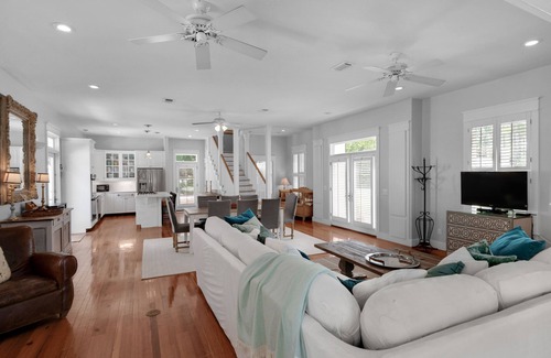 Sugarwood Beach Casa | Hidden Gem! Private lot, Private Pool w/Hot Tub! Near Seagrove!