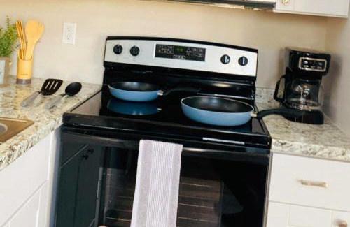 Syracuse Casa | Hidden Gem! Private Guest Home