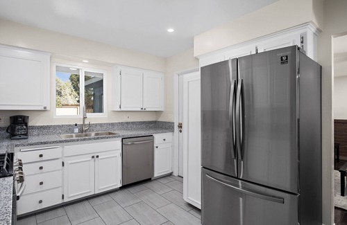 Fresno Casa | Hidden Gem Upgraded 4/2 in NW Fresno w RV Parking