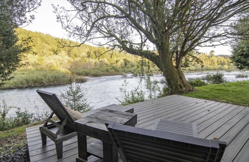 Crescent City Casa | Hidden gem vacation home on Smith River! 15min from Ocean & Redwoods State Park!