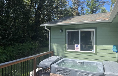 Crescent City Casa | Hidden gem vacation home on Smith River! 15min from Ocean & Redwoods State Park!