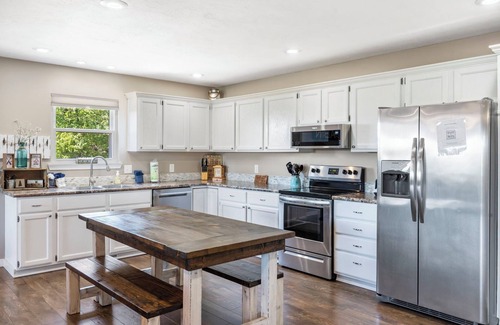 Branson Casa | Labor Day Open-Hidden Gem! Open-Walking Trail to the Lake, Minutes to Silver Dollar City!