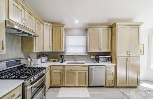 Corinth Casa | Hidden Gem with king beds, backyard shaded oasis