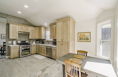 Corinth Casa | Hidden Gem with king beds, backyard shaded oasis